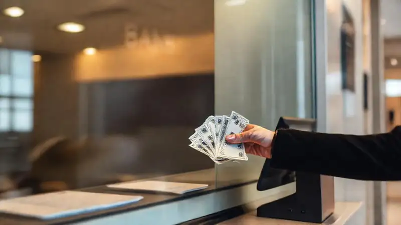 Transferencia segura en banco tranquilo